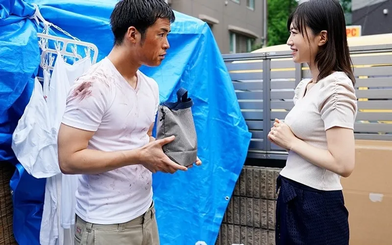 Người vợ trẻ tốt bụng và anh ccò vô gia cư may mắn